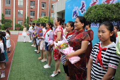 石家庄桥西实验小学六年级毕业典礼在学校操场举行_文化_网