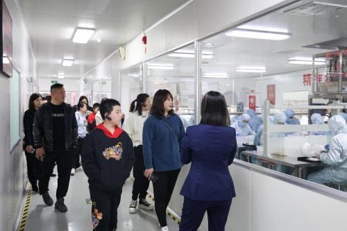 高品质燕窝背后故事 厦门实验小学社会实践队走进燕之屋透明工厂