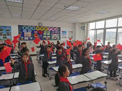 莱山区第二实验小学开展科技人才“三进科普”活动