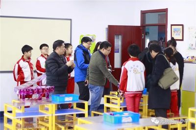 高品质信息化校园 助力学生走向未来 --光明实小迎全国教育装备领导来校参观考察