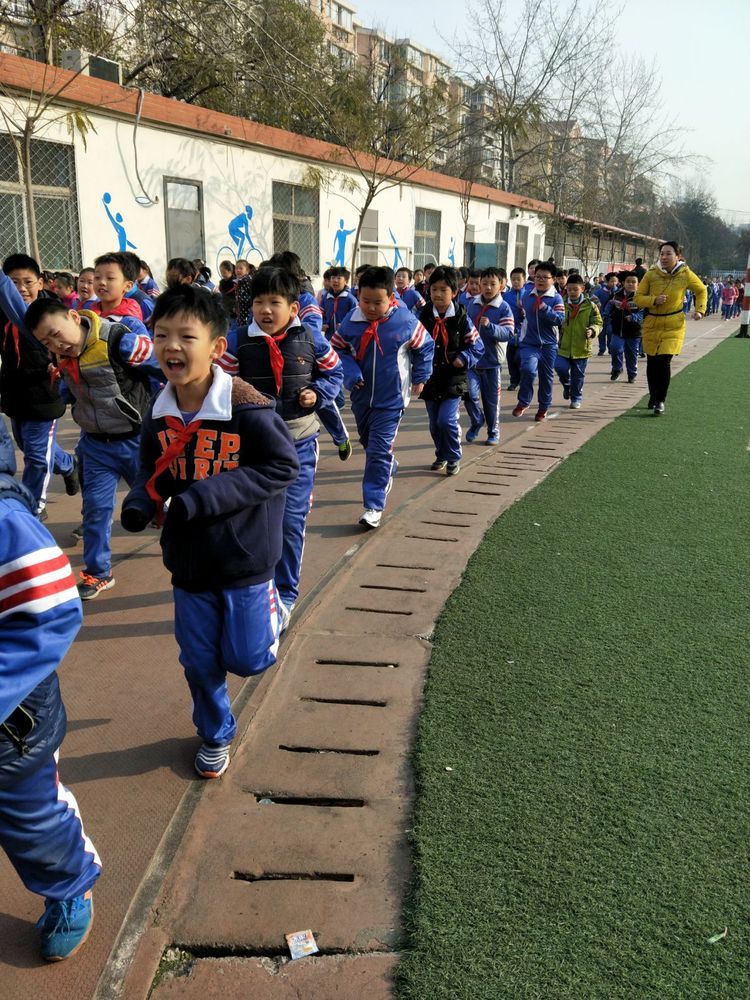 "强健体魄,师生健身同行"丛台区实验小学大课间日常跑操掠影