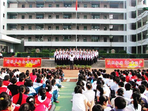 来凤县教育系统师生高唱红歌迎国庆_新闻中心_新浪网